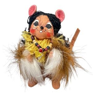 NWOT ANNALEE Native America Indian Girl 6" Mouse With Beaded Necklace 2004